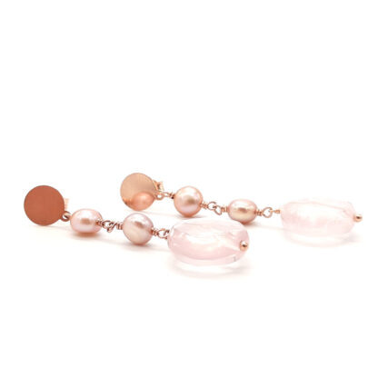 orecchini in argento rosè con perle di acqua dolce e quarzo rosa kikilia fashion