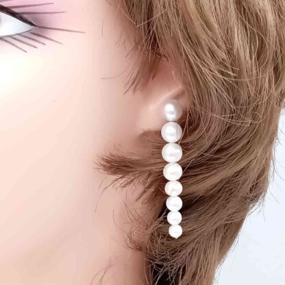 orecchini medio lunghi in oro bianco con perle di acqua dolce genesia perle