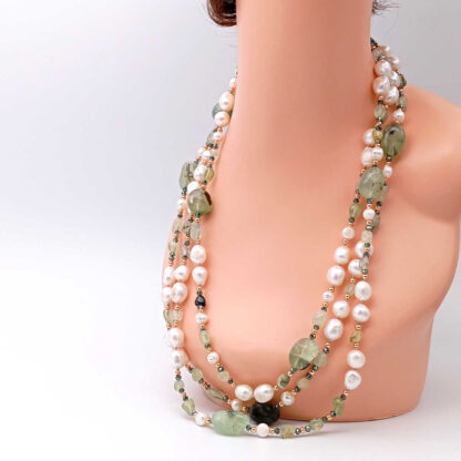 collana multifilo in pietre dure prehnite con perle e cristalli