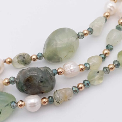 collana multifilo in pietre dure prehnite con perle e cristalli